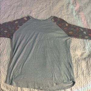 Chic Gray Top with Multicolor Sleeves